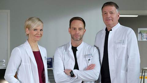 Neuer Chefarzt bei In aller Freundschaft: Julian Weigend als Dr. Kai Hoffmann - Foto: MDR/Saxonia Media/Kiss