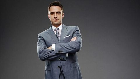 Law & Order SVU Raul Esparza - Foto: VOX