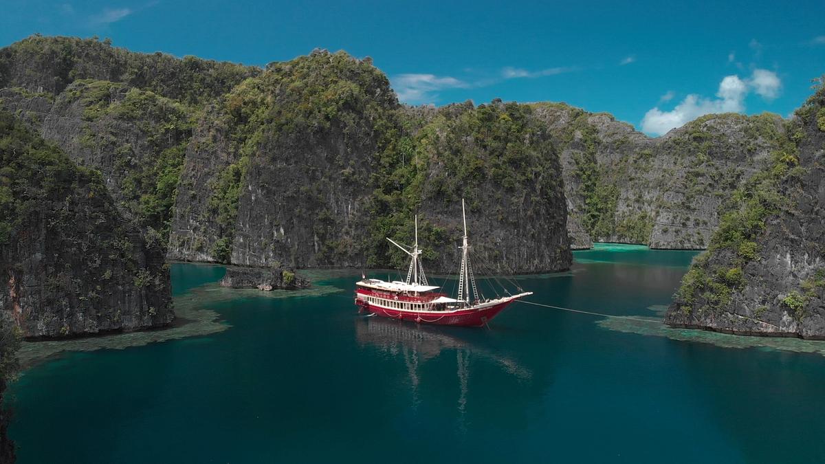 into the blue - indonesiens unterwasserparadiese