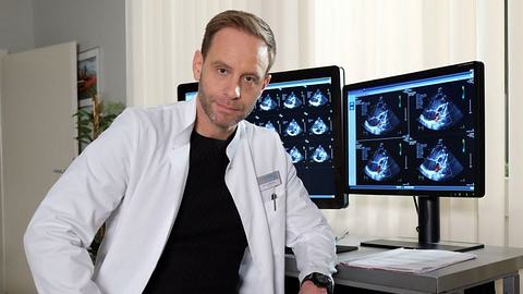 In aller Freundschaft: Babynews bei Julian Weigend - Foto: MDR/Saxonia Media/Sebastian Kiss