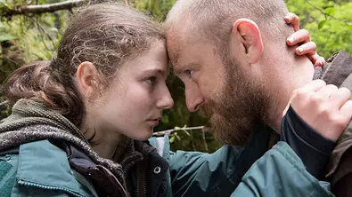 Leave No Trace Ben Foster und Thomasin McKenzie - Foto: 2018 Sony Pictures Entertainment Deutschland GmbH