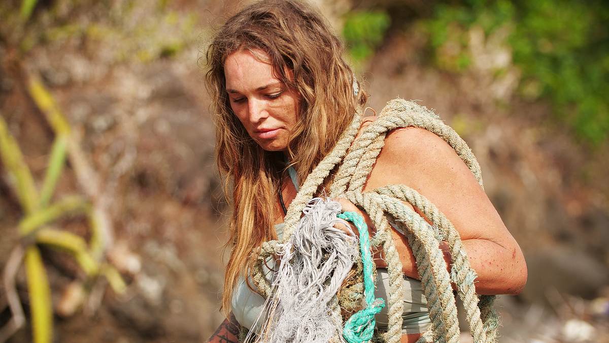 naked survival: castaways