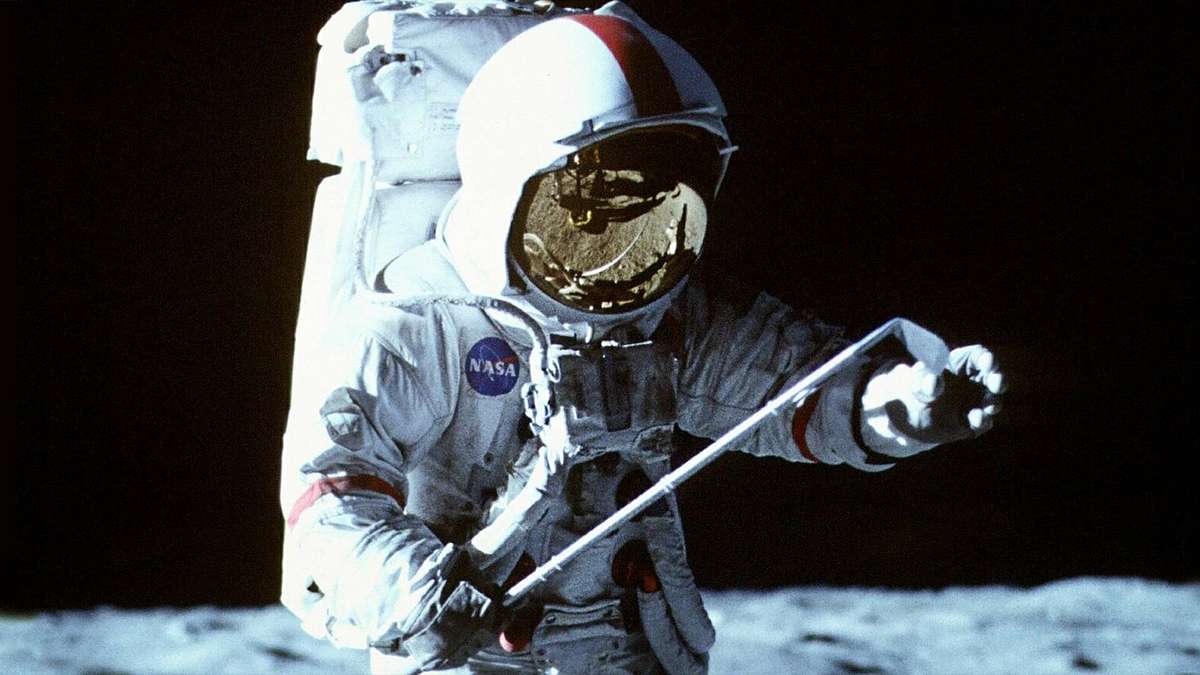 From the Earth to the Moon From the Earth to the Moon