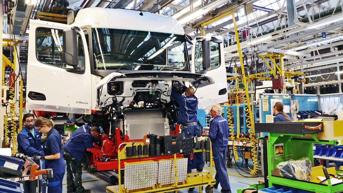Lastwagen im Minutentakt - Das größte LKW-Werk der Welt lastwagen im minutentakt - das größte lkw-werk der welt