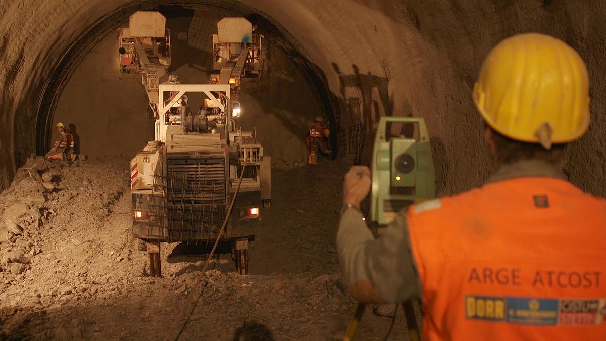 Bohren, Buddeln, Sprengen - Maschinen am Ende des Tunnels bohren, buddeln, sprengen - maschinen am ende des tunnels
