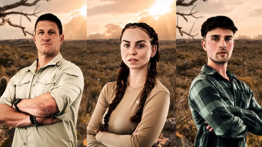 7 vs. Wild-Abbruch Folge 2: Wer ist raus Matthias Steiner, Nika Sofie und Mike Singer posieren für „7 vs. Wild“, Staffel 6 vor „Sierra el Diabolo“-Kulisse. Allen dreien droht der Abbruch in Folge 3.