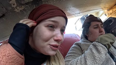 Julia Beautx und SelfieSandra bei 7 vs. Wild - Foto: Calivision Network GmbH/Amazon-Freevee