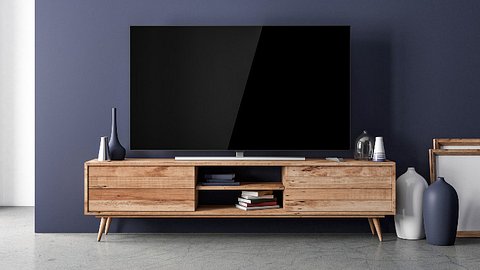 Fernseher mit integriertem Sat Receiver kaufen Vergleich - Foto: iStock/Customdesigner