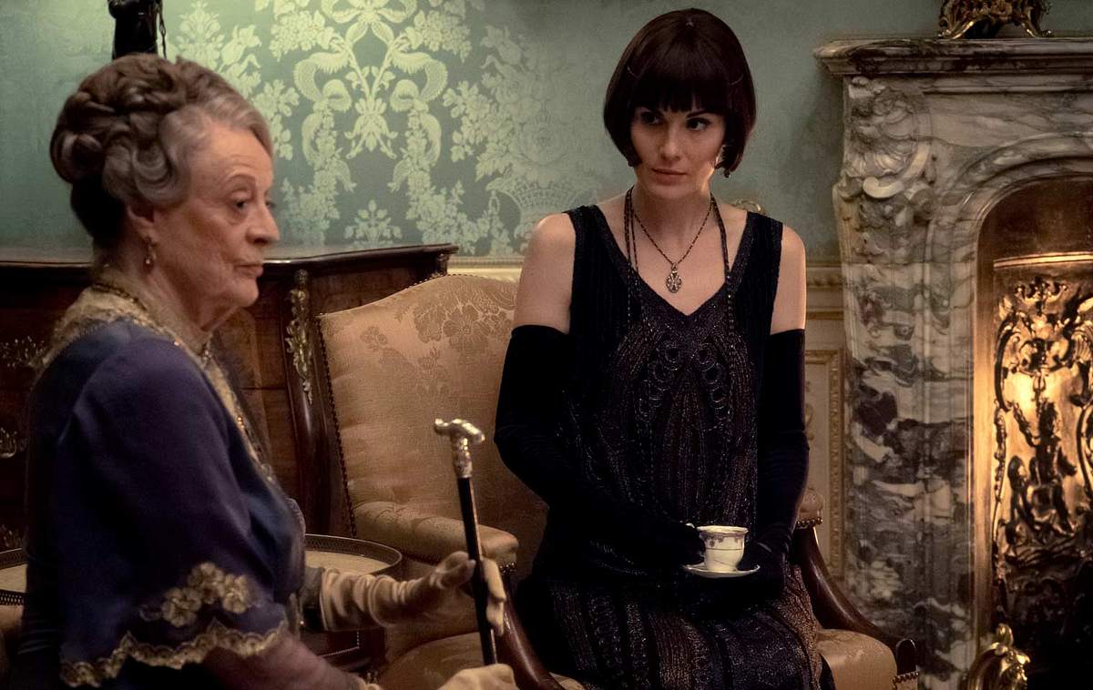 Schlechte Nachrichten: Violet Crawley im Gespräch mit ihrer Enkelin Mary. Schlechte Nachrichten: Violet Crawley im Gespräch mit ihrer Enkelin Mary.