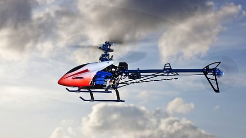 RC Heli Helikopter Fernsteuerung - Foto: iStock/RuslanDashinsky