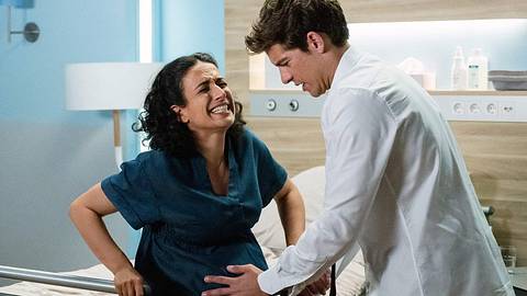IaF - Die jungen Ärzte-Baby von Leyla & Ben kommt im November | Geburt in Folge 200! - Foto: ARD/Jens Ulrich Koch