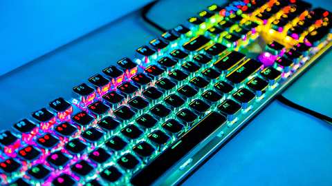 Keycaps für Gaming Tastatur kaufen - Foto: iStock/Anton Smirnov
