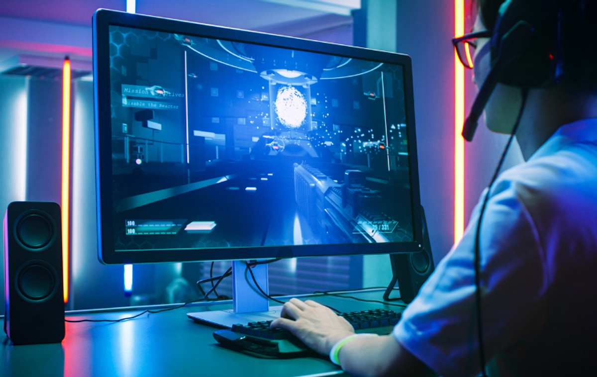 Ein Mini Gaming-PC nimmt auf dem Schreibtisch kaum Platz ein