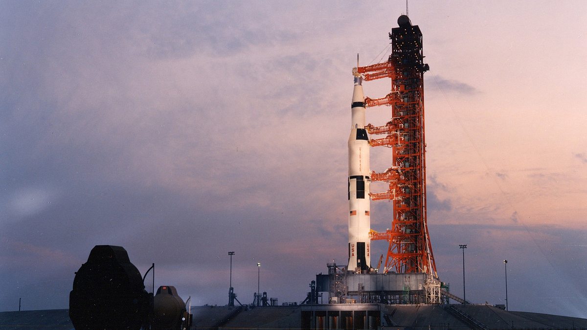 Saturn V - Die Mondrakete saturn v - die mondrakete