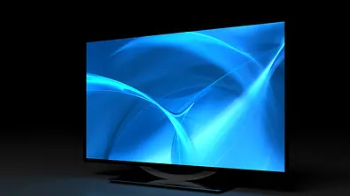Schwarzer Flachbildfernseher mit blauem Bildschirm vor schwarzem Hintergrund - Foto: iStock/selensergen
