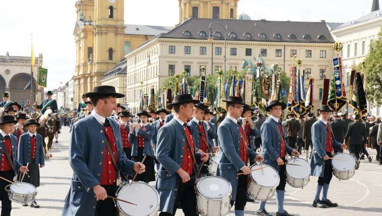 Oktoberfest Trachten- und Schützenzug 2024