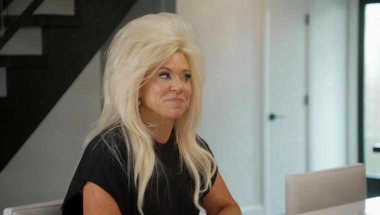 Theresa Caputo: Raising Spirits