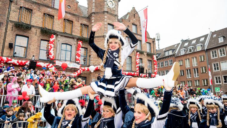 Rosenmontagszug Düsseldorf 2025