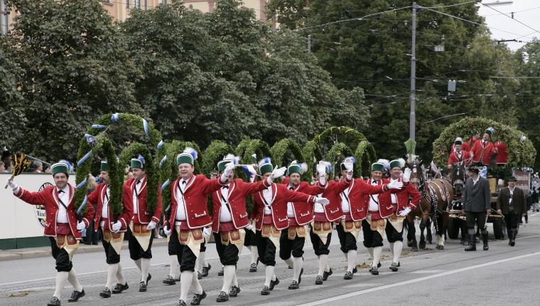 Oktoberfest Trachten- und Schützenzug 2024