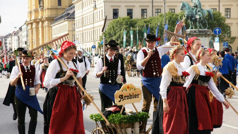 Oktoberfest Trachten- und Schützenzug 2024