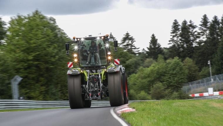 Mit dem Traktor auf der Nordschleife