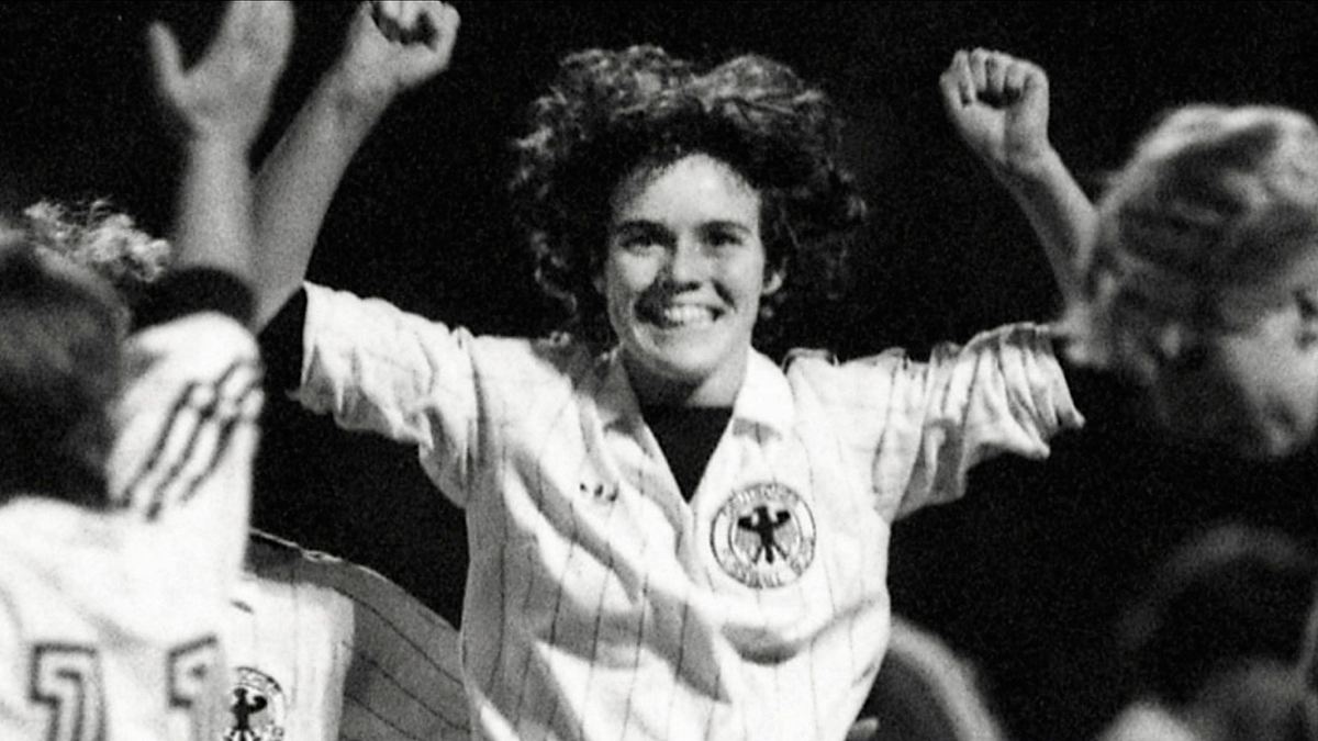 mädchen können kein fußball spielen - die geschichte der pionierinnen des frauenfußballs