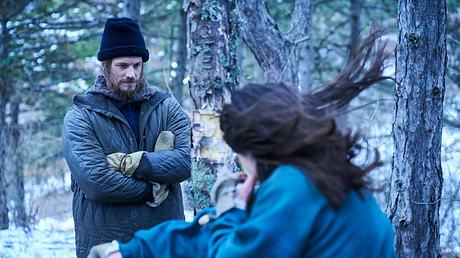 Joel Kinnaman alias Erik Heller und Hanna (Esme Creed-Miles) - Foto: Amazon Prime Video