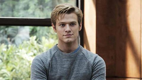 Selbstmordgefährdet: Schwere Vorwürfe von MacGyver-Star Lucas Till - Foto: CBS