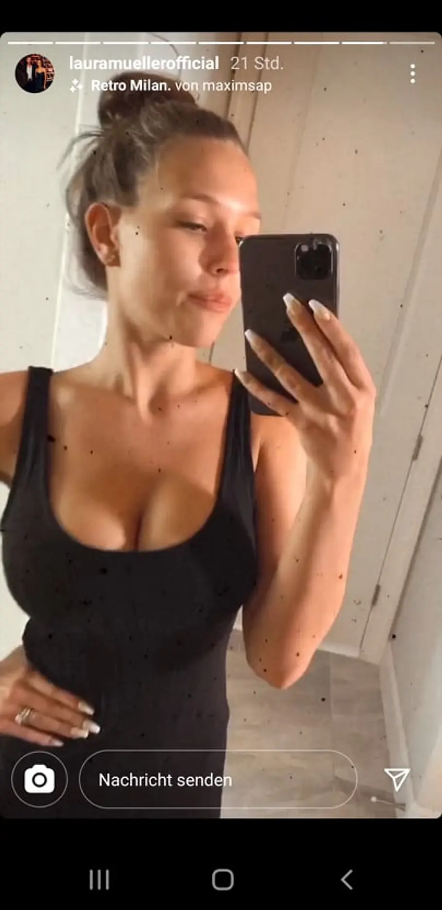 Laura Müller zeigt ihre Brüste