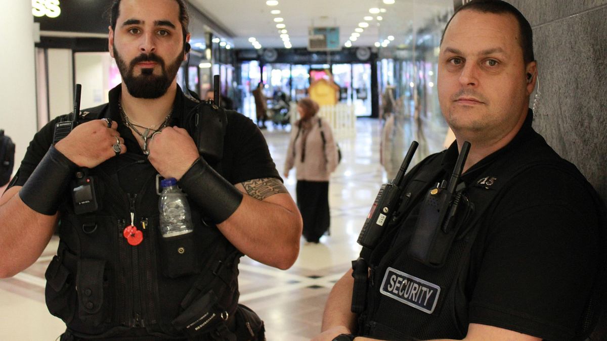 gauner vs. kaufhaus-cops