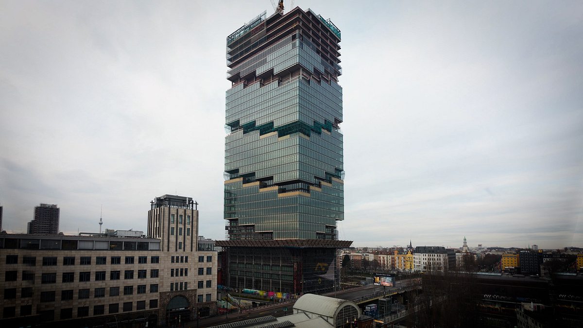Hoch hinaus - Der Bau des East Side Towers in Berlin hoch hinaus - der bau des east side towers in berlin