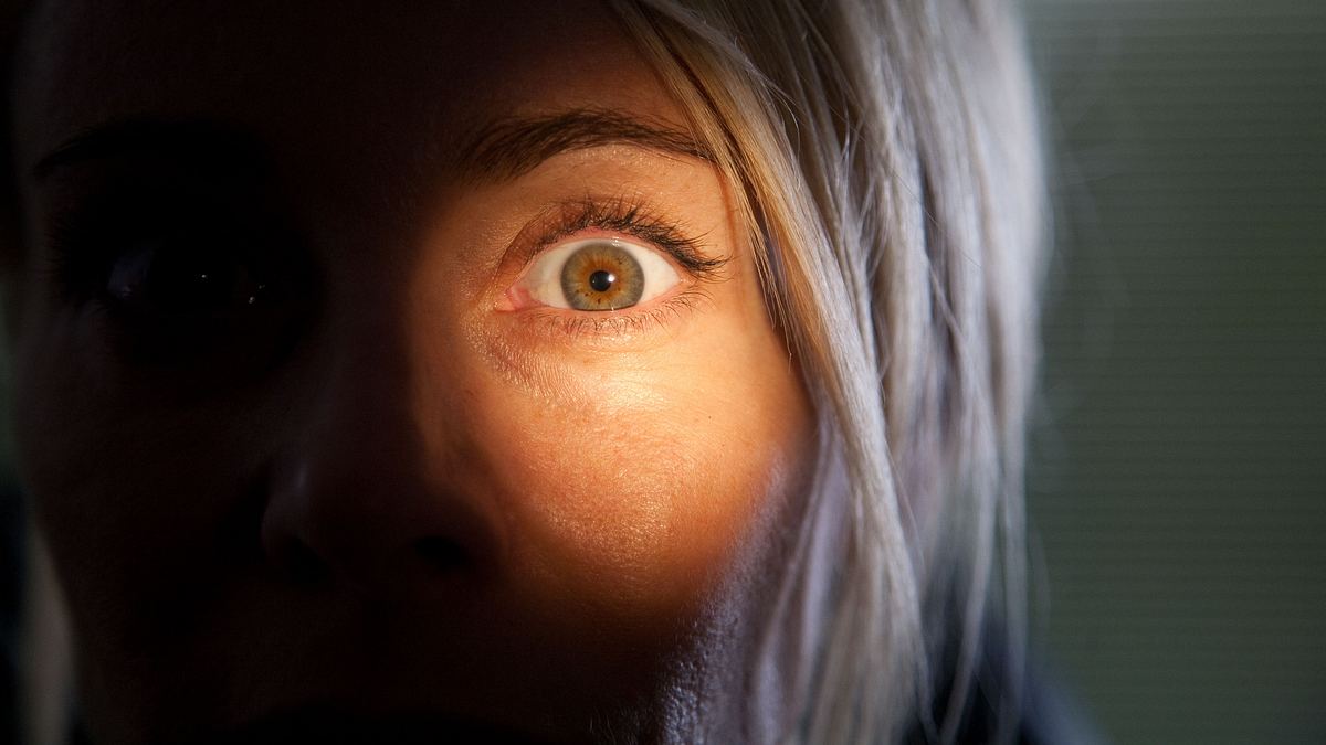 julias eyes