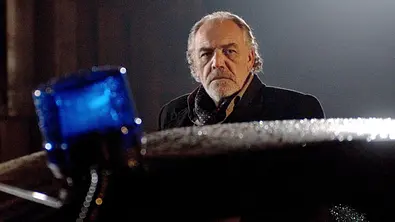 Christian Kohlund verkörpert Thomas Borchert. - Foto: ARD Degeto/Graf Film/Václav S. Sadilek