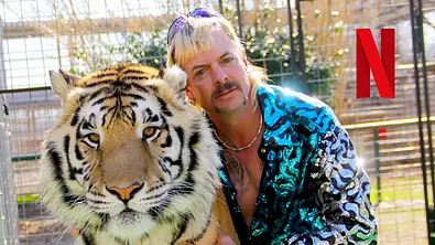 Tiger King – Trump hat Joe Exotic nicht begnadigt: „Ich bin viel zu schwul!“ - Foto: Netflix / Montage: TV Movie Online