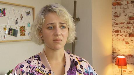 Berlin - Tag & Nacht-Amelie: So begeistert sie mit abrasierten Haaren - Foto: RTLzwei