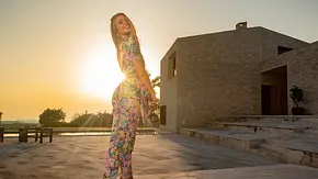 Lola Weippert moderiert Temptation Island - Foto: TVNOW / Frank Fastner Lola Weippert moderiert Temptation Island - Foto: TVNOW / Frank Fastner