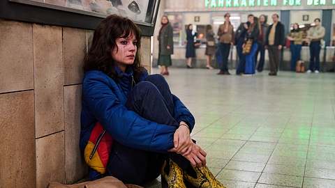 Interview | Wir Kinder vom Bahnhof Zoo: Jana McKinnon als Christiane F. - Foto: Amazon Prime Video