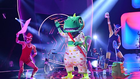 „The Masked Singer“: Dieser Promi gewinnt im Dino-Kostüm - Foto: prosieben / willi_weber