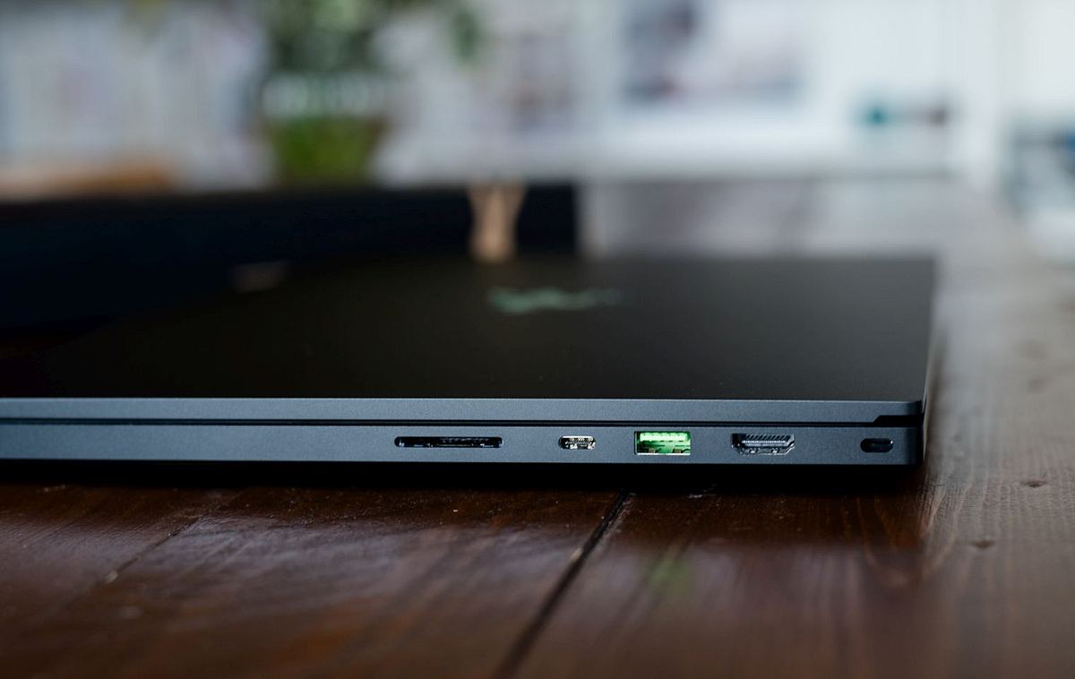 Razer Blade Pro 17 2021 Ports