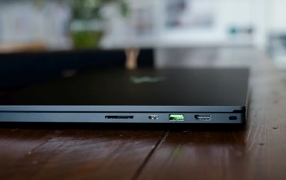 Razer Blade Pro 17 2021 Ports