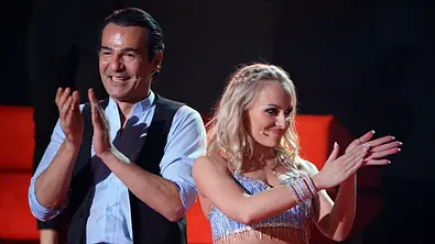 Erol Sander und Martha Arndt - Foto: TVNOW / Stefan Gregorowius