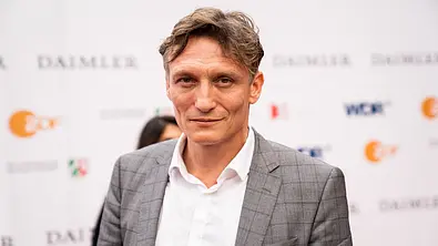 Oliver Masucci - Foto: IMAGO / Chris Emil Janßen