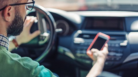 Bluetooth FM Transmitter im Vergleich - Foto: Petko Ninov / iStock
