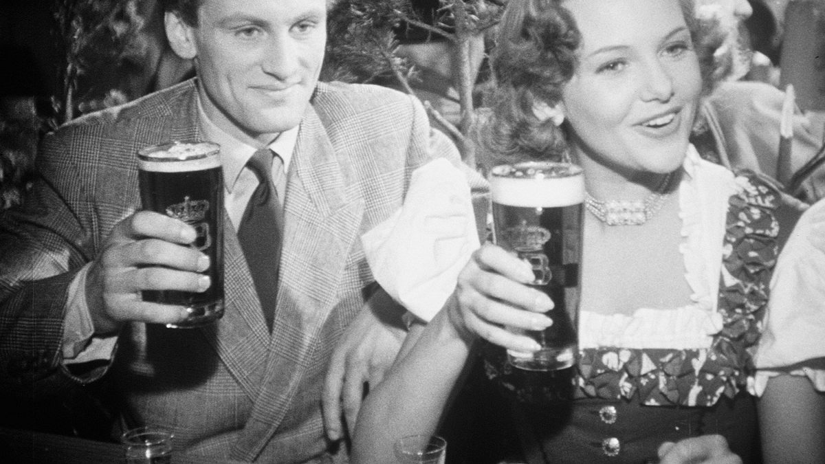 in münchen steht ein hofbräuhaus