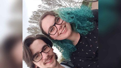 Beauty & the Nerd: „Schmuddelsven“ hat ein völlig neues Leben! - Foto: Instagram @schmuddelsven
