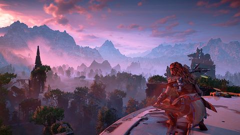 Szene aus Horizon Zero Dawn: Aloy blickt vom Kopf eines Langhalses aus über die Spielwelt. - Foto: PlayStation/PR