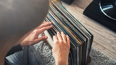 Schallplatten Aufbewahrung - Foto: iStock/Georgijevic