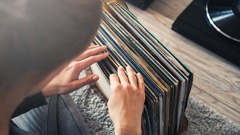 Schallplatten Aufbewahrung - Foto: iStock/Georgijevic