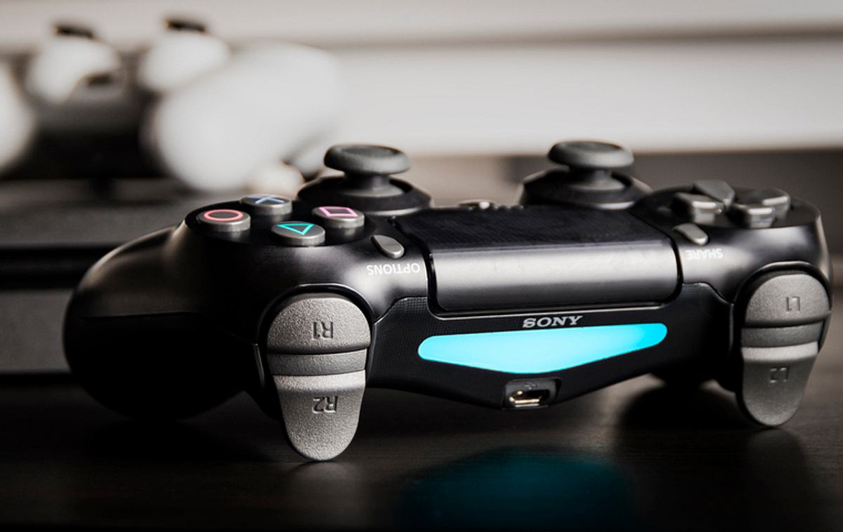 PS4 Controller laden