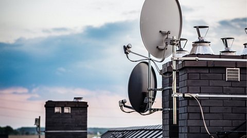 Multischalter zwischen LNB und Receiver - Foto: iStock/djedzura